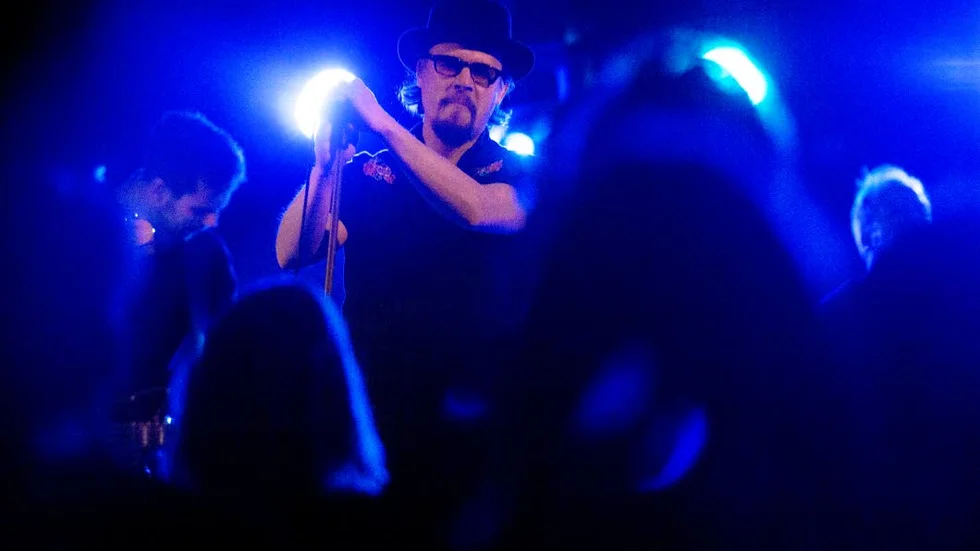 Östgötskt ös. Anders "Slidin' Slim" Landelius från Linköping och Niels Nielsen från Åtvidaberg är Dead Soul. "The sheltering sky" är deras andra album.