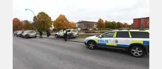 Misstänkt handgranat monterad på bil