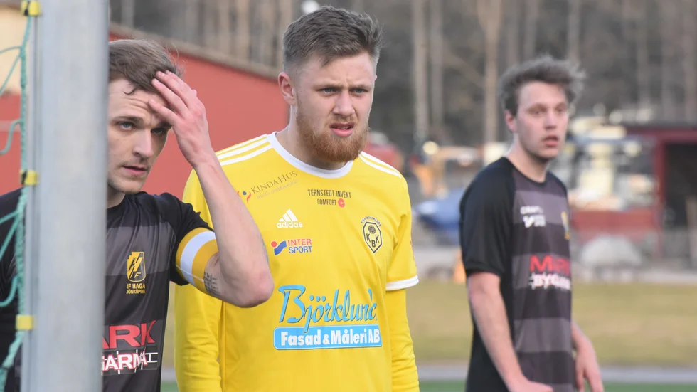 Adam Härnström, Kisa BK, funderar på att sluta med fotbollen.