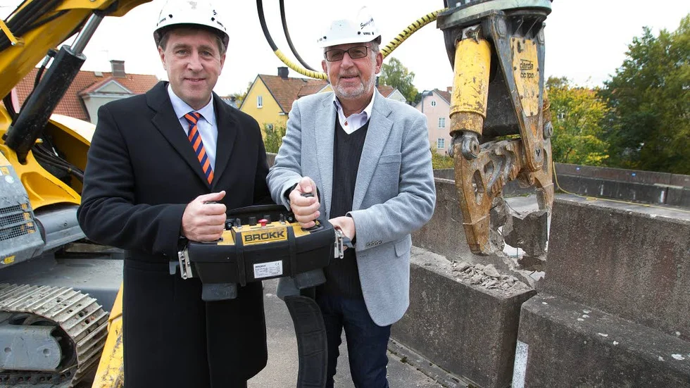 Fredrik Törnqvist och Jan Österlind invigde nya hyresrättsbygget i Linköping.