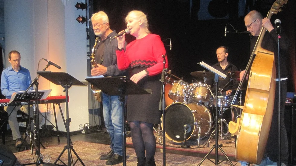 Nybildade ”Christina Jazz” hade premiär på ”Jazzlördag” på Ebeneser. I bandet ingår Marcus Sandberg, Bengt Ek, Samuel Andersson, Rune Westerlund och Christina Aasa Bygdell.