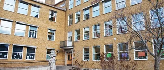 Elever evakuerades - skollokaler stängs