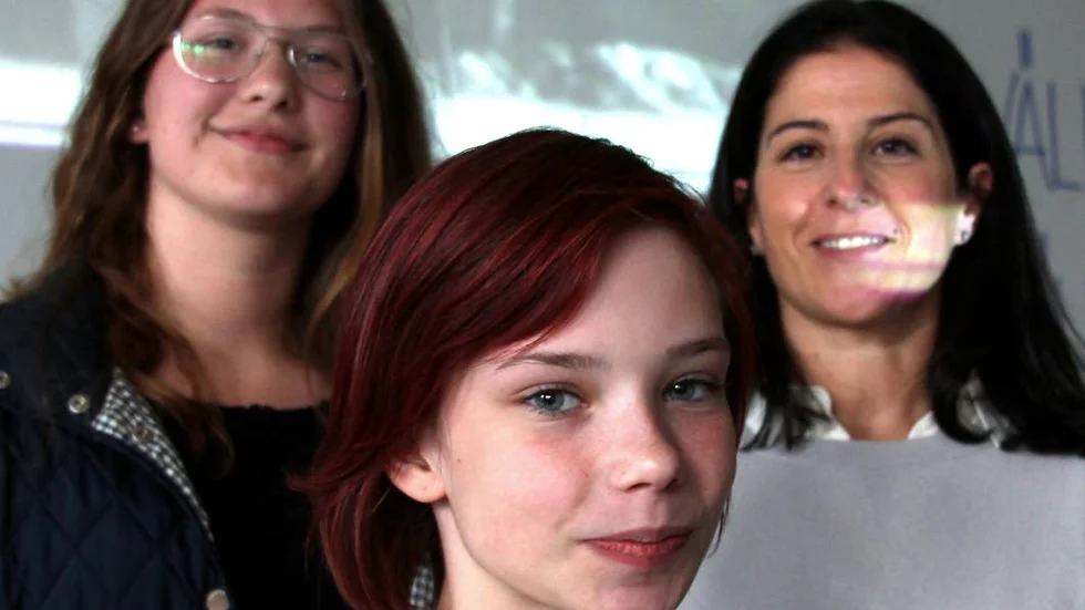 Bli pepp. Elin Rennekamp och Jasmin Gustafson lyssnade och tog till sig Dilsa Demirbag-Stens råd för livet.