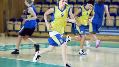 Överkalixfostrade Emma Nilsson och hennes lagkamrater i Luleå Basket inleder årets säsong på allvar under fredagen. Då spelar klubben sina första träningsmatcher. "Det känns som att vi är i fas", säger tränaren Dennis Pihl.