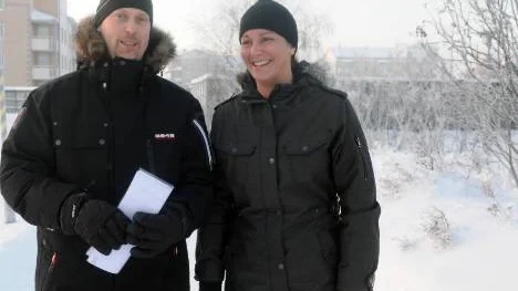 "Låt våra barn vara barn ett år till", är Mika Liiti och Maria Bomans uppmaning från föräldrarådet på Grankullenskolan i Haparanda.