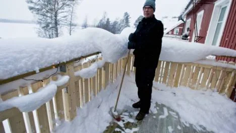Den nya balkongen tål 500 kilo per kvadratmeter. Så nu vågar Göran Mahrs ha många gäster till bordet igen. FOTO: EVA SJÖGREEN