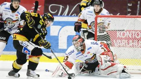 Luleå tappade fullständigt i markering då Erik Forsell ostört fick göra 3-0. Där avgjordes matchen.
