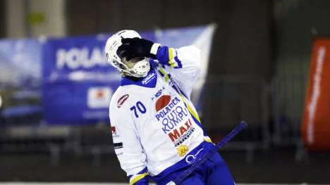 HT har överraskat bandysverige trots att det inte lossnat för fjolårets skyttekung Mikka Rytkönen. Hittills har han bara gjort två mål på fem matcher. foto: Pär Bäckström