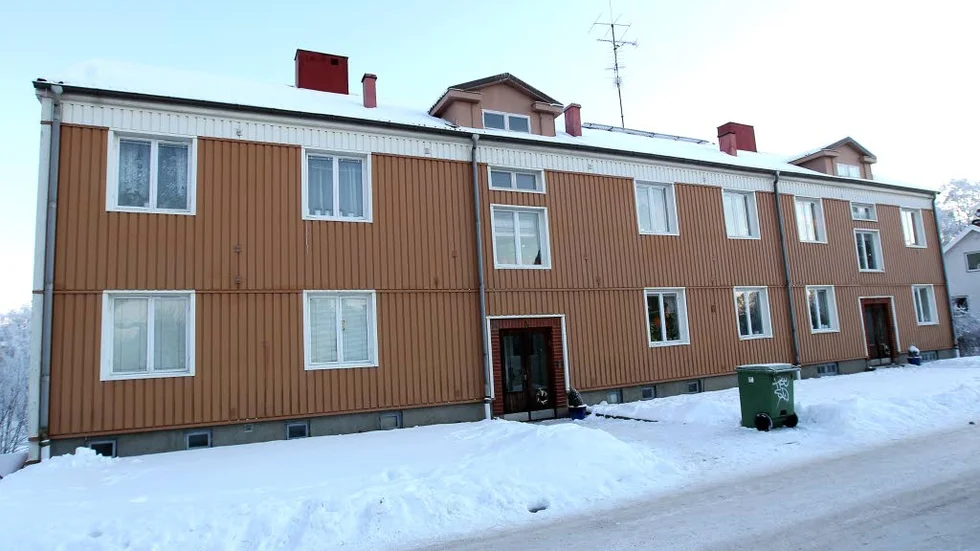 Det lilla hyreshuset på Jungfrugatan har blivit skådeplats för en svårlöst konflikt.