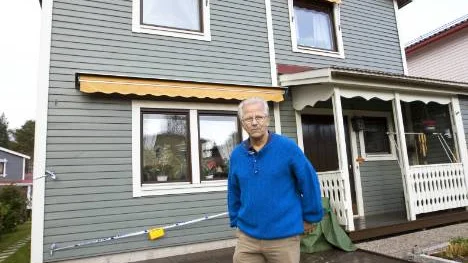 Lennart Ridderstedt och andra villaägare och bilägare som fick sina hus och fordon skadade har möjlighet att träffa polisen i morgon.Foto: BENGT-ÅKE PERSSON