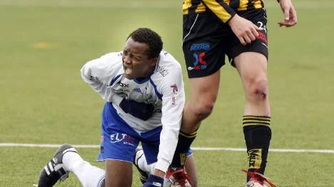 Illa! IFK Luleå förlorade mot Friska viljor. Maikano Osman skriker ut sin ilska.