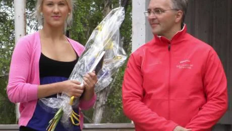 Gällivares brottarprinsessa, Lisa Mattsson fick ta emot idrottsungdomsstipendiat. Ungdomsledarstipendiat gick till Håkan Johansson FOTO: Katarina Mosesson