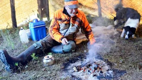"Jag har jagat hela mitt liv, mer än 50 år, med goda hundar och utan att skryta kan jag säga att jag fått kunskaper som jag vill dela med mig av. Jakten har gett mig så mycket, jag vill ge något tillbaka" säger Harry Hedlund.