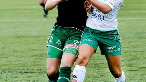 Emelie Helmvall hade Assis bästa chans i matchen, men skottet tog i stolpen.