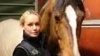 Förväntansfull. Annika Gustafsson och hästen Cool Hill laddar upp inför hoppningen på världens största ridsporttävling.
