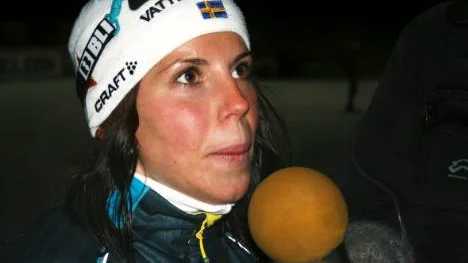 Hektiskt. Charlotte Kalla var påpassade under sin första dag på världscupbanan i Gällivare.