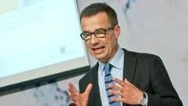 Även socialförsäkringsminister Ulf Kristersson (M) borde se bristerna i PPM-systemet.