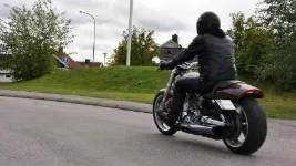 Buller eller inte buller, i dag kan polisen avgöra med blotta örat om din motorcykel låter för högt. Sveriges motorcyklister, SMC, vill ha till stånd en föreskrift som säkrar upp för att subjektiva bedömningar utesluts.FOTO: Maria Ödalen