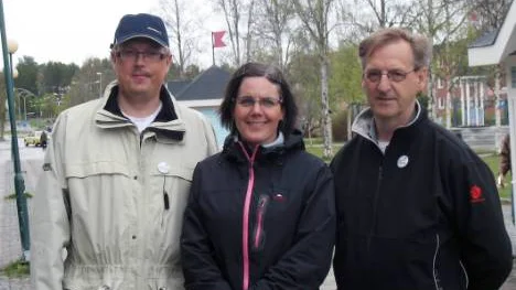 I går  var Socialdemokraterna ute i Gällivare för att uppmana folk att rösta i det pågående EU-valet. Från vänster i bild Lars U Granberg, riksdagsledamot (S) och de två lokala valarbetarna Maria Åhlen och Jan-Erik Apelqvist.FOTO: John Filipsson