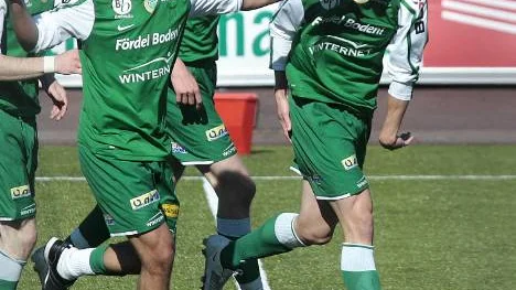 Vinnarvändare. Alexandre Morfaw och Drew Helm gjorde två av Bodens mål i vändningen borta mot Friska Viljor.