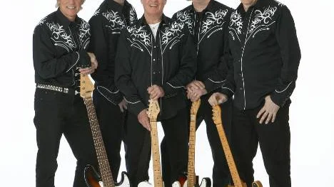 Flamingokvintten är ett av landets populäraste dansband och firar 50-årsjubiléum nästa år. Ikväll spelar de på Björknäsparken i Boden. Fr v: Dennis Janebrink, Lars Lindholm, Hasse Carlsson, Stefan Kardebratt och Douglas Möller.