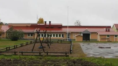 Inga anbud kom in om att flytta skolan till Gällivare, så nu blir den kvar i Ullatti. FOTO: Marie Ridderström
