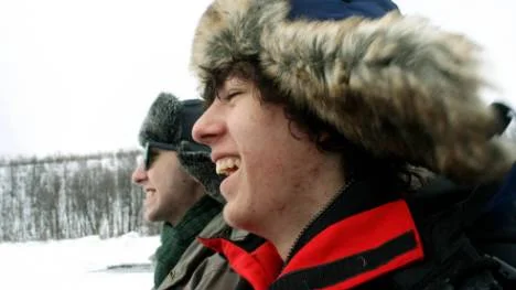 Tom Podbury och David Power från Australien trivdes i skoterkälken.
