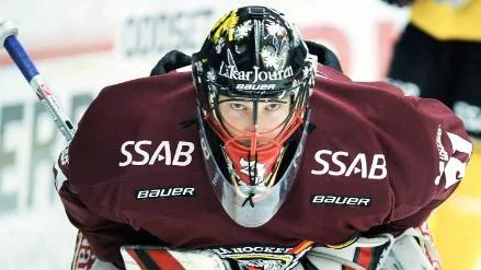 Anders Nilsson blir Luleå Hockey trogen - åtminstone en säsong till. Han tror att han får en bättre utveckling än om han skulle välja att åka över till  Nordamerika.