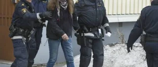 Här grips knivkvinnan igen