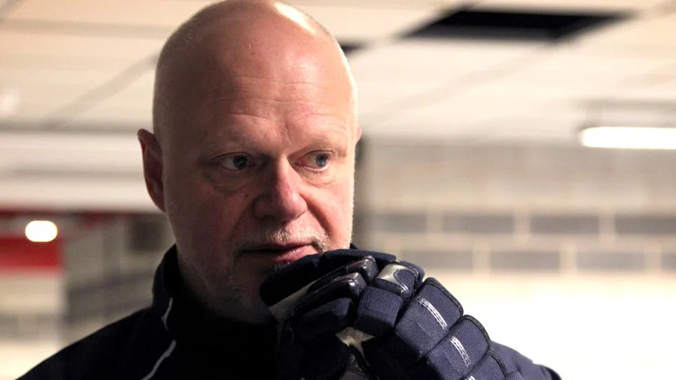 Roger Melin har tre spelare borta till tisdagens match mot Växjö, Mattias Sjögren, Sebastian Karlsson och Mark Matheson. Men Sjögren kan snart vara tillbaka.
