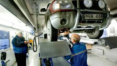 Inbjudan till kontrollbesikting uppfattas av bilister som en kallelse, att tiden redan finns bokad och att straffavgift väntar den som inte i tid betalar in de 300 kronorna.                                                                                                                                                                                                                                                             FOTO: Kurt Engström
