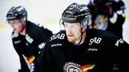 Janne Niinimaa har gått från klarhet till klarhet under säsongen med Luleå. Nu                               öppnar han för en fortsättning i klubben.
