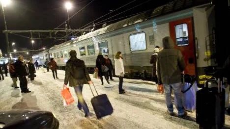 Sena natttåg leder i sin tur till att avgående tåg försenas.