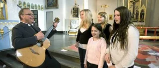 Barnen sjöng visor i vinden