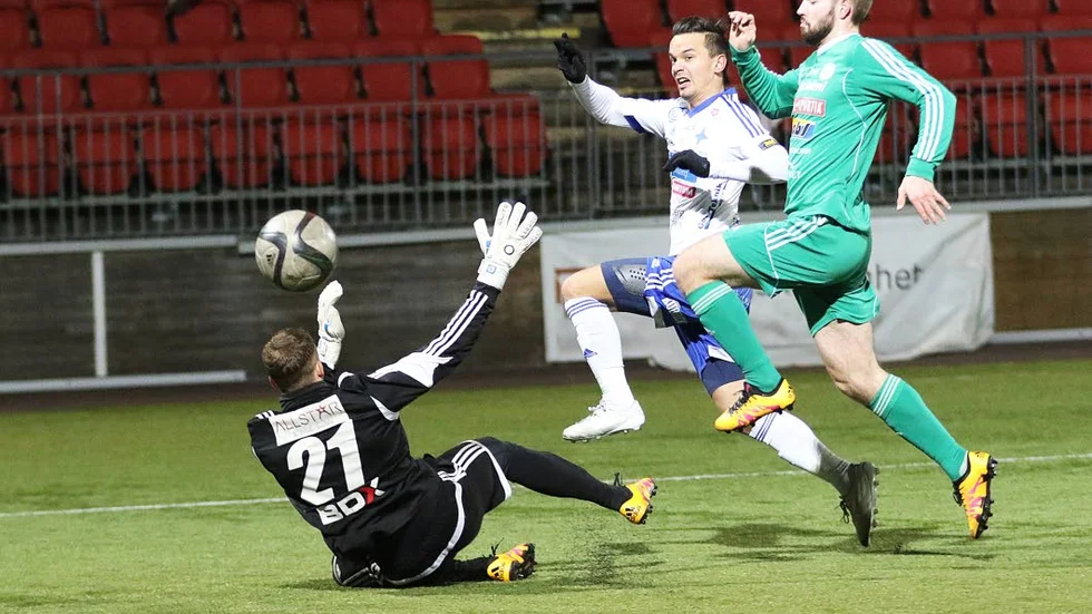 Mål. Patrik Pettersen lyfter in 1–0 till IFK Luleå i derbyt mot Boden. IFK vann till slut med 5–2.