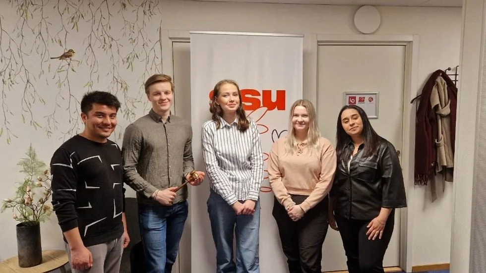 Här är den nyvalda styrelsen i SSU Boden. Fr v Yones Khalilzad, Wille Dahl (ordförande), Elina Eriksson,  Selma Isaksson (kassör) samt Marwa Altaieb.