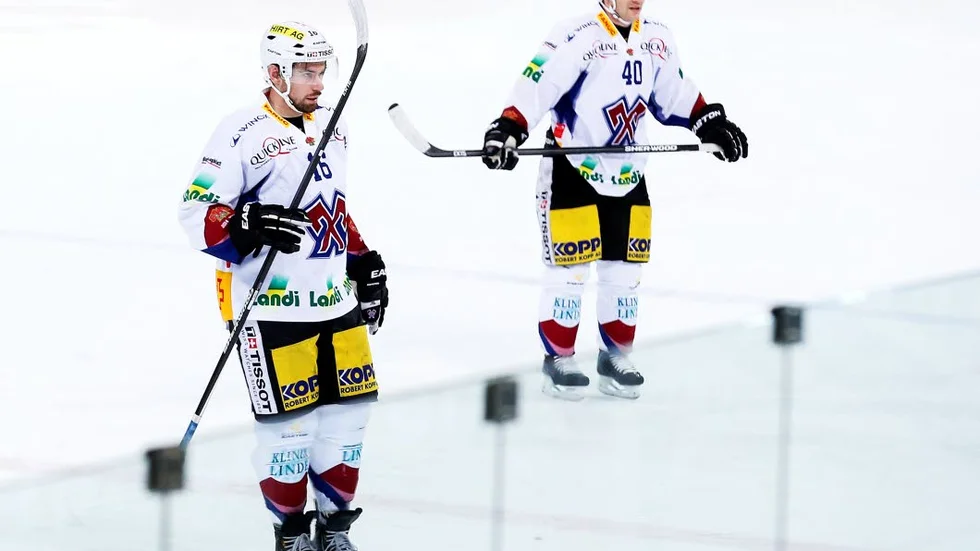 Klubblös. Niklas Olausson har inte hittat någon ny klubb. Samtidigt jagar Luleå Hockey en center.