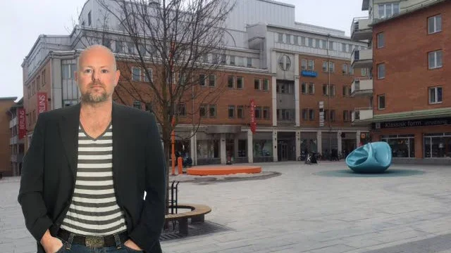 HOTAT. Bara månader efter invigningen hotas Köpmantorget från olika håll.