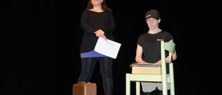 Tema språk i årets revy