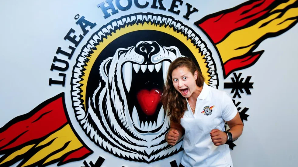 Skräcken – för motståndarna. Jenni Hiirikoski, 29, är världens bästa back – och klar för Luleå Hockey/MSSK.