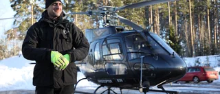 Här röjer helikoptern bort träd – för att lösa strömavbrotten 