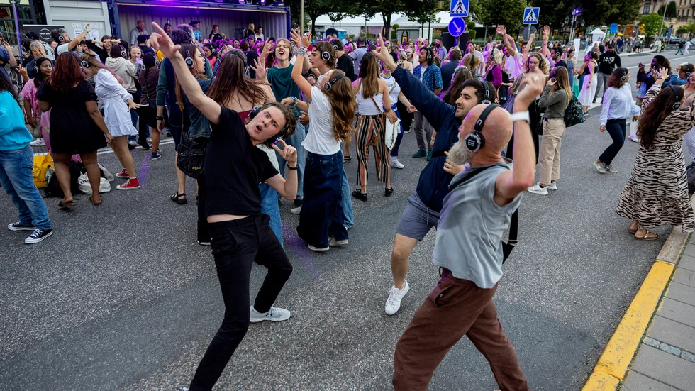Stockholm kulturfestival bjuder på mat, musik, samtal, workshoppar och, som här, tyst disco under fem dagar.