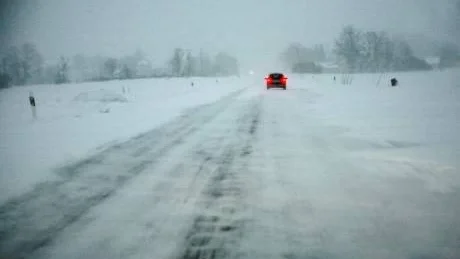 <7GT_Bildrubrik>SNÖYRA</7GT_Bildrubrik>. Snön yrde över Toftavägen i går och på vissa ställen var ena körbanan förvandlad till en snödriva.                                      Foto: Tommy Söderlund