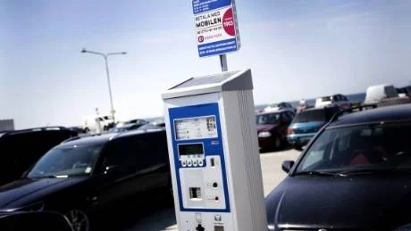 Lättparkerat. Att betala p-avgiften via mobilen är smidigt men kan bli dyrt när avgifter samlar sig utan kundens vetskap.Arkivfoto: Kenny Bengtsson