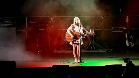 Duktig. Clara Klingenström, 18 år från Visby, skriver sina egna låtar. I lördags blev det What do you do. Hon har dessutom varit nära att kvalificera sig till Melodifestivalen.