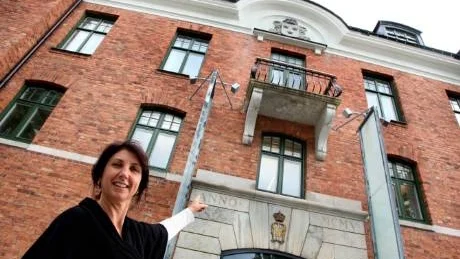 Toppnamn. Många skulle nog kalla rådhuset på Visborg för maktens boning. Kommunens nya ekonomidirektör Åsa Högberg säger dock att hon inte är intresserad av makt - och att hon knappast har någon heller. "Vi lever i en demokrati. Det är politikerna som gör prioriteringarna." Foto: Henrik Radhe