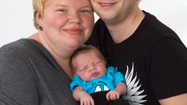 Jennie Ahlin och Markus Forsberg, Torpavägen, Motala, fick den 17/8 en dotter som heter Aveline. Längd 48 cm, vikt 2 740 g. Foto: Studio Liverpool & Dacke