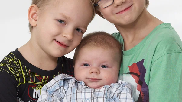 Pia och Jesper Milton, Motala, fick den 4/11 sonen Max. Längd 52 cm, vikt 3 810 g. Syskonen heter Jonathan, 7 år, och Leo, 5.