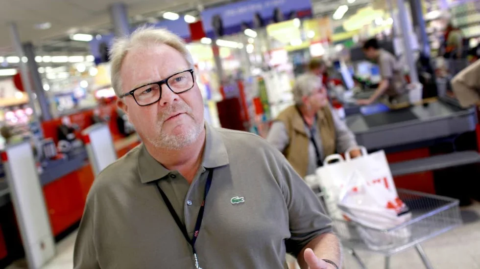Paul ”Dino” Larsson berättar att tio procent av Ica Maxis försäljning består av ekologiska produkter.