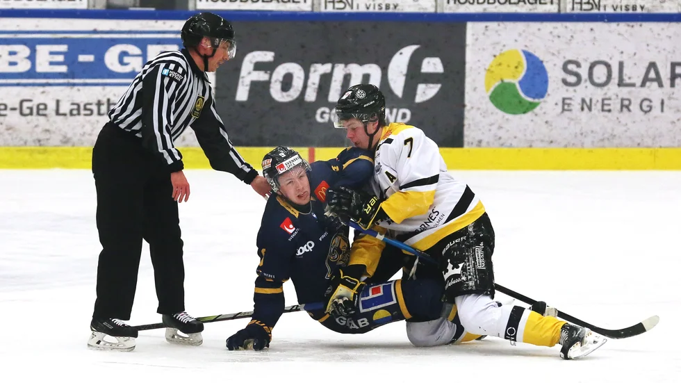 Förre Visby Roma-spelaren Adam Harrysson Karlsson dras änu med sviterna av en hjärnskakning.